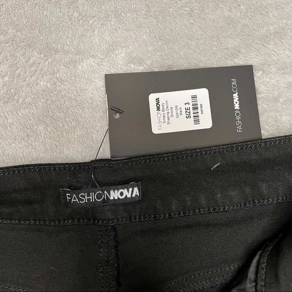 Fashion Nova - Booty Shaping Denim Shorts in Black - Picture 3 of 6